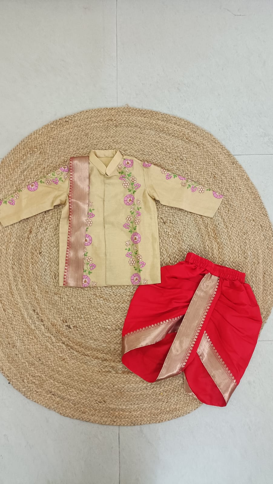 Floral embroidery dhothi set-Red